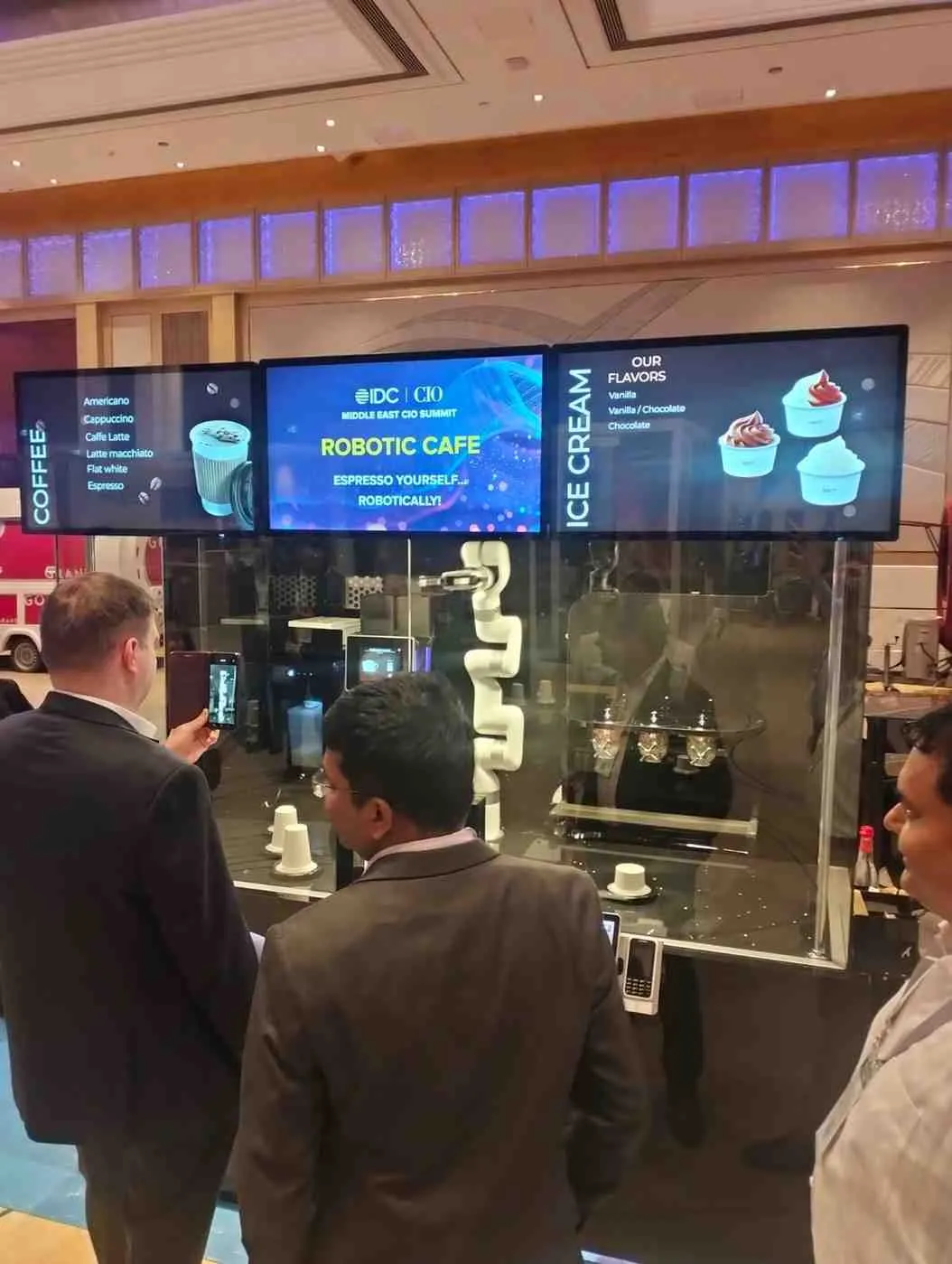 IDC Middle East CIO Summit 2025-Worldai Robot Cafe Manufacturer 2